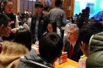 達利通留學教育 專業引領，助力學子開啟海外求學新篇章